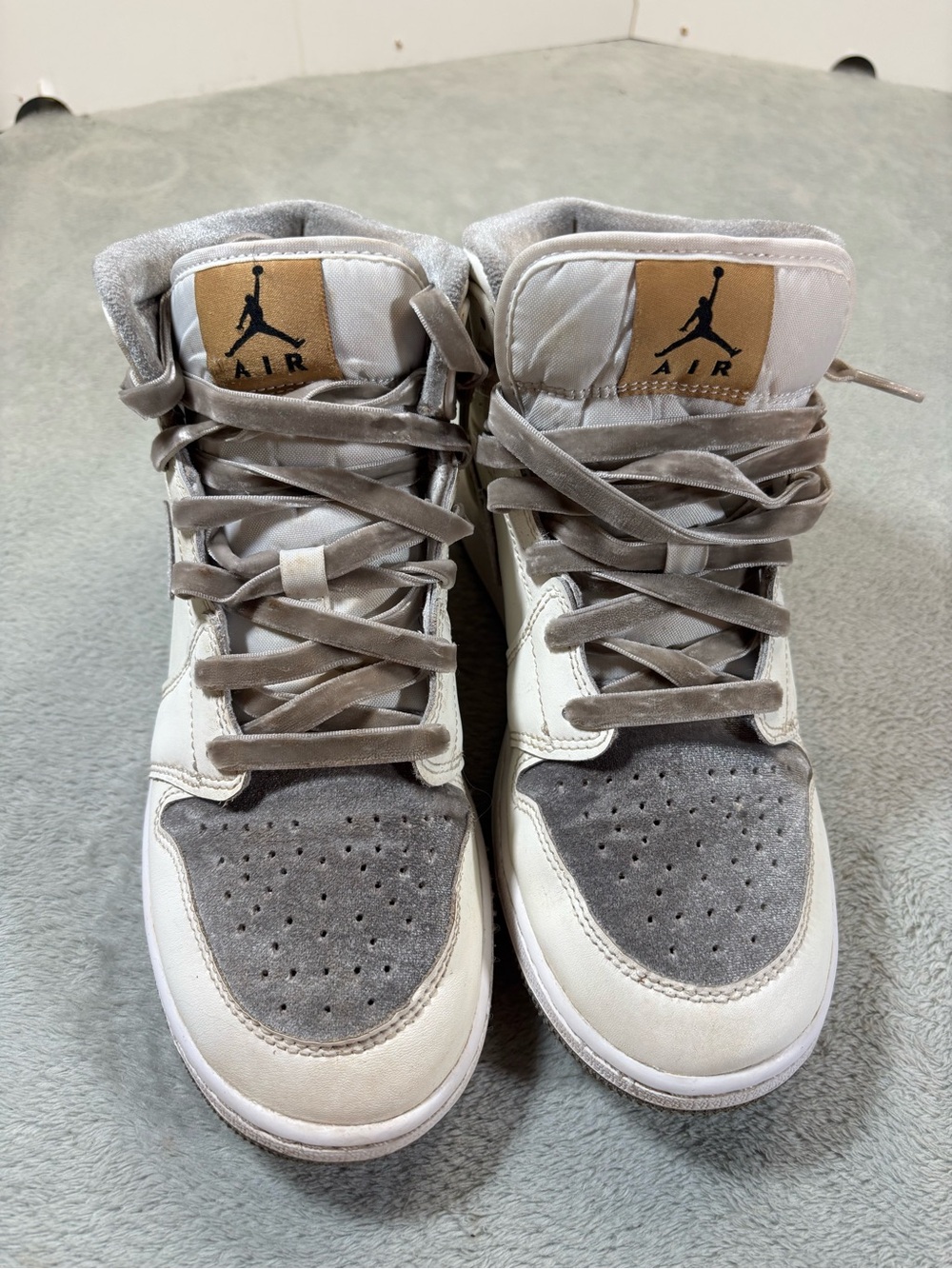 Air Jordan 1 Mid SE GS "Pewter Velvet Toe" – Size 7Y (Womens 8.5)